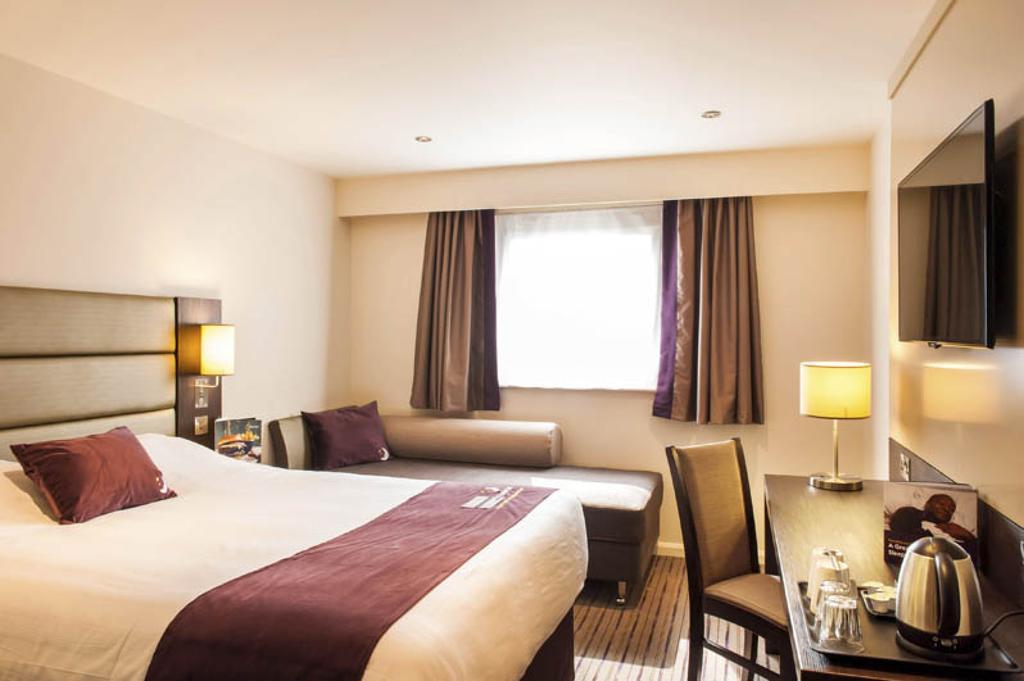 Premier Inn Bristol City Centre - Haymarket ภายนอก รูปภาพ