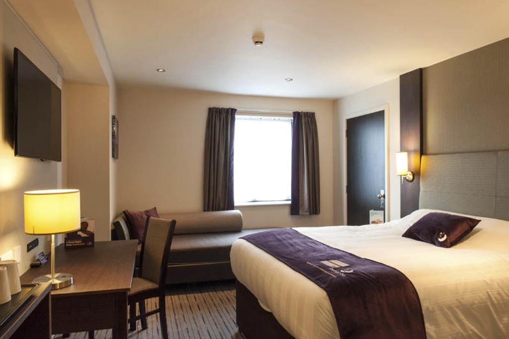 Premier Inn Bristol City Centre - Haymarket ภายนอก รูปภาพ