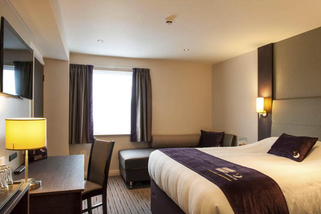 Premier Inn Bristol City Centre - Haymarket ภายนอก รูปภาพ