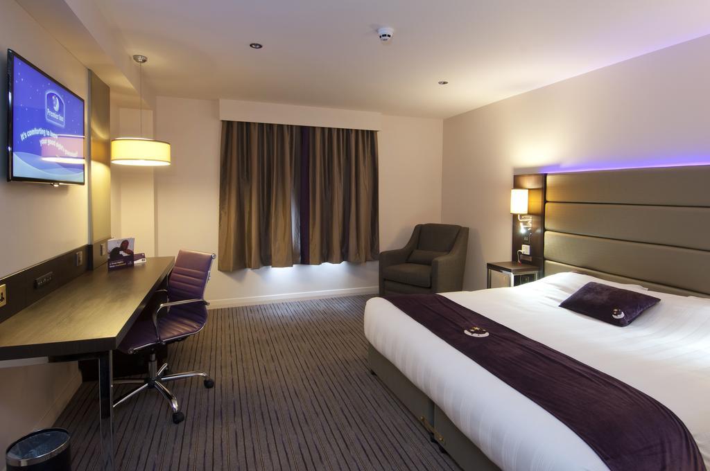 Premier Inn Bristol City Centre - Haymarket ภายนอก รูปภาพ