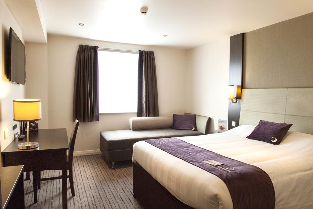 Premier Inn Bristol City Centre - Haymarket ภายนอก รูปภาพ