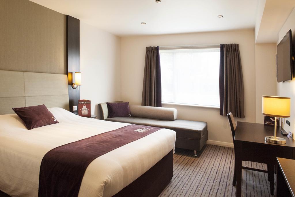 Premier Inn Bristol City Centre - Haymarket ภายนอก รูปภาพ