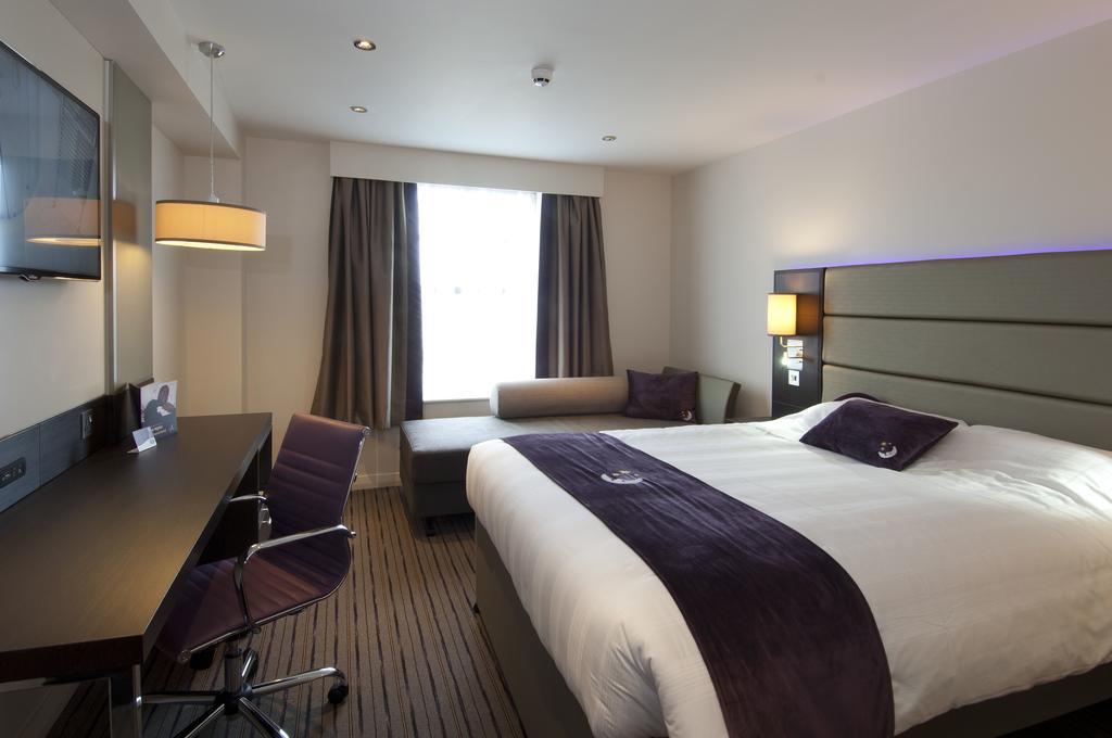 Premier Inn Bristol City Centre - Haymarket ภายนอก รูปภาพ